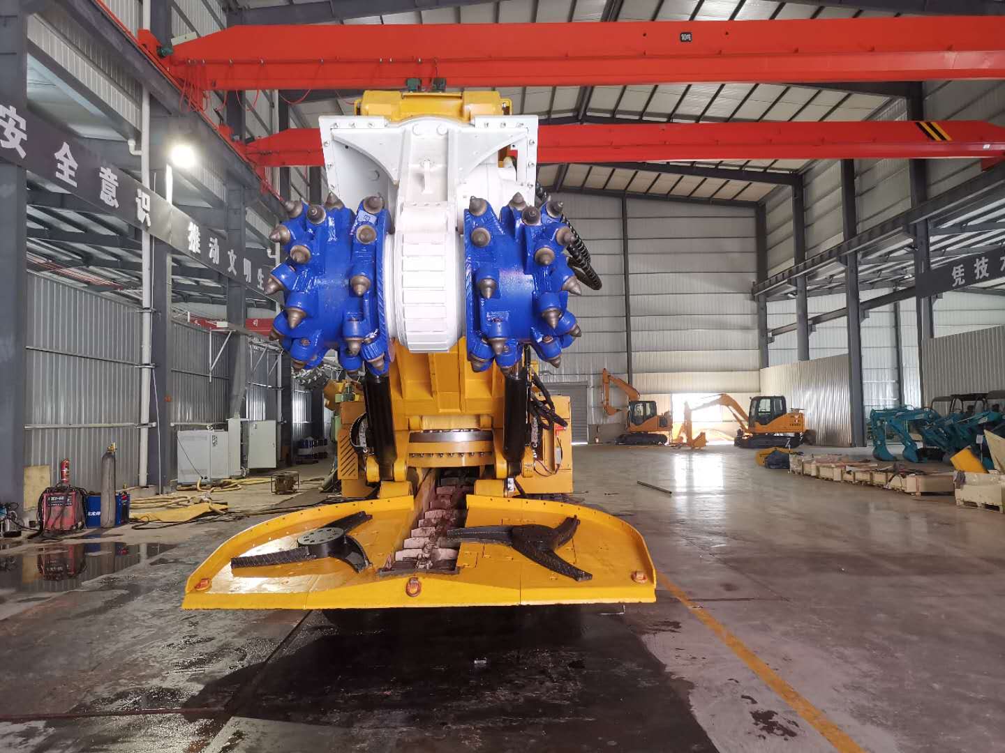 大坡度硬巖掘進(jìn)機(jī)-260A